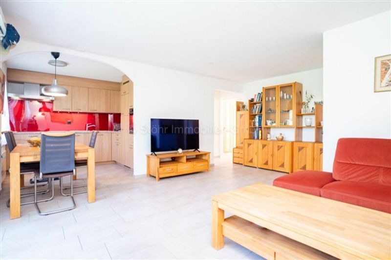 3.5-Zimmerwohnung im Hochparterre mit Balkon und vielseitigen Nebenräumen - 4