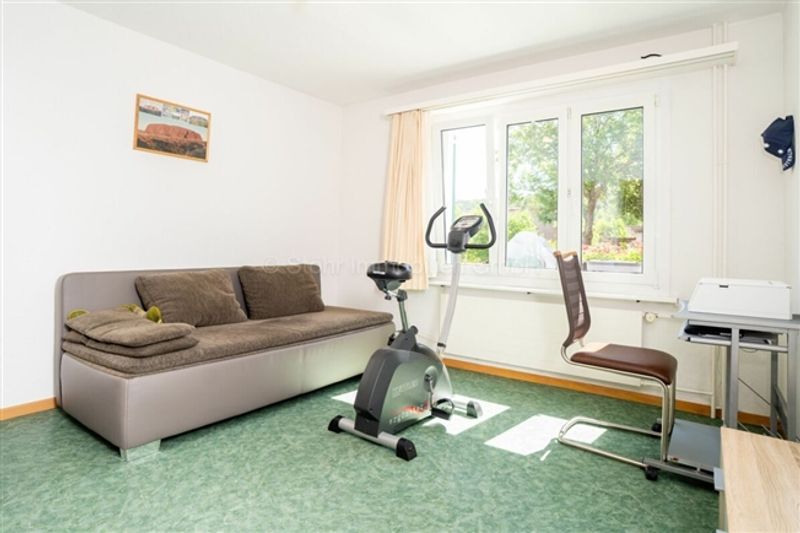 3.5-Zimmerwohnung im Hochparterre mit Balkon und vielseitigen Nebenräumen - 10
