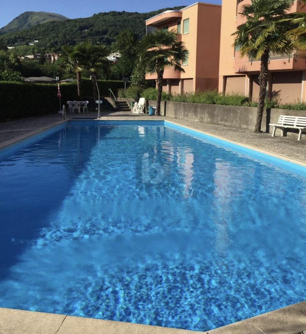 LUMINOSO CON PISCINA - 1