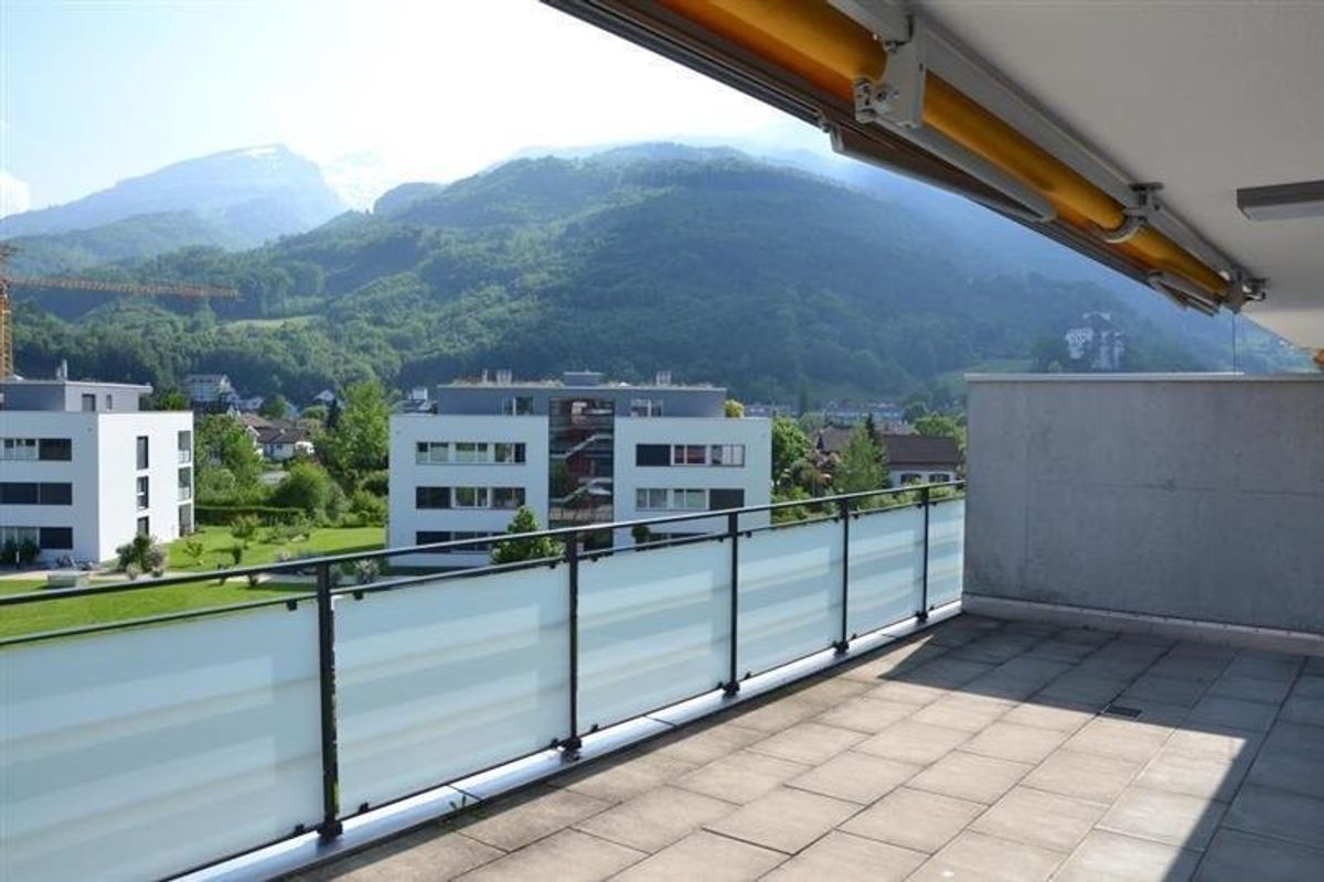 Wir vermieten eine 3.5 Zimmer-Attikawohnung mit Sicht auf die Berge - 5