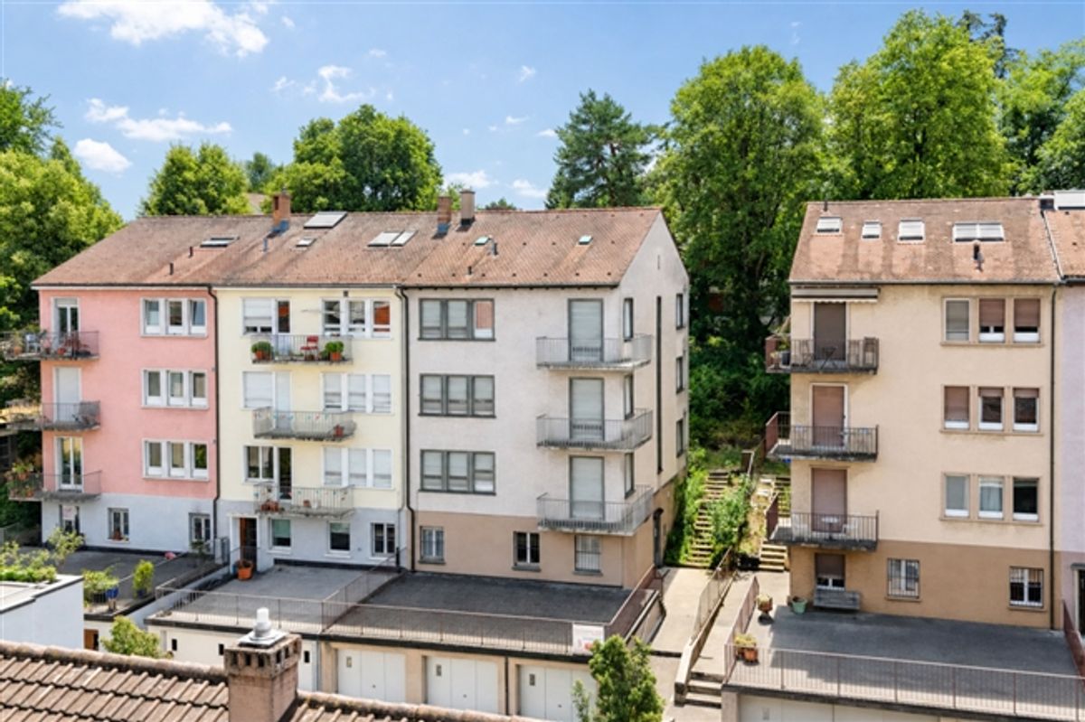 an begehrter Wohnlage - Mehrfamilienhaus mit Potenzial - 0