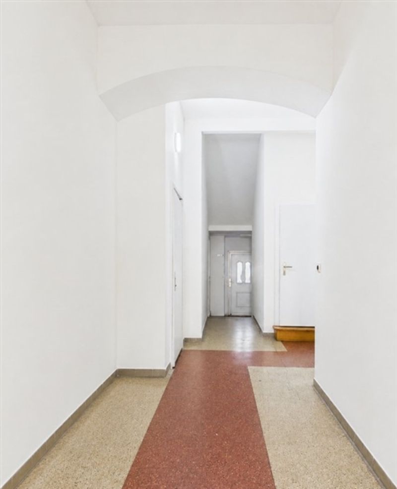 Seltene Gelegenheit! Mehrfamilienhaus mit 9 Wohnungen und Restaurant & Bar - 12