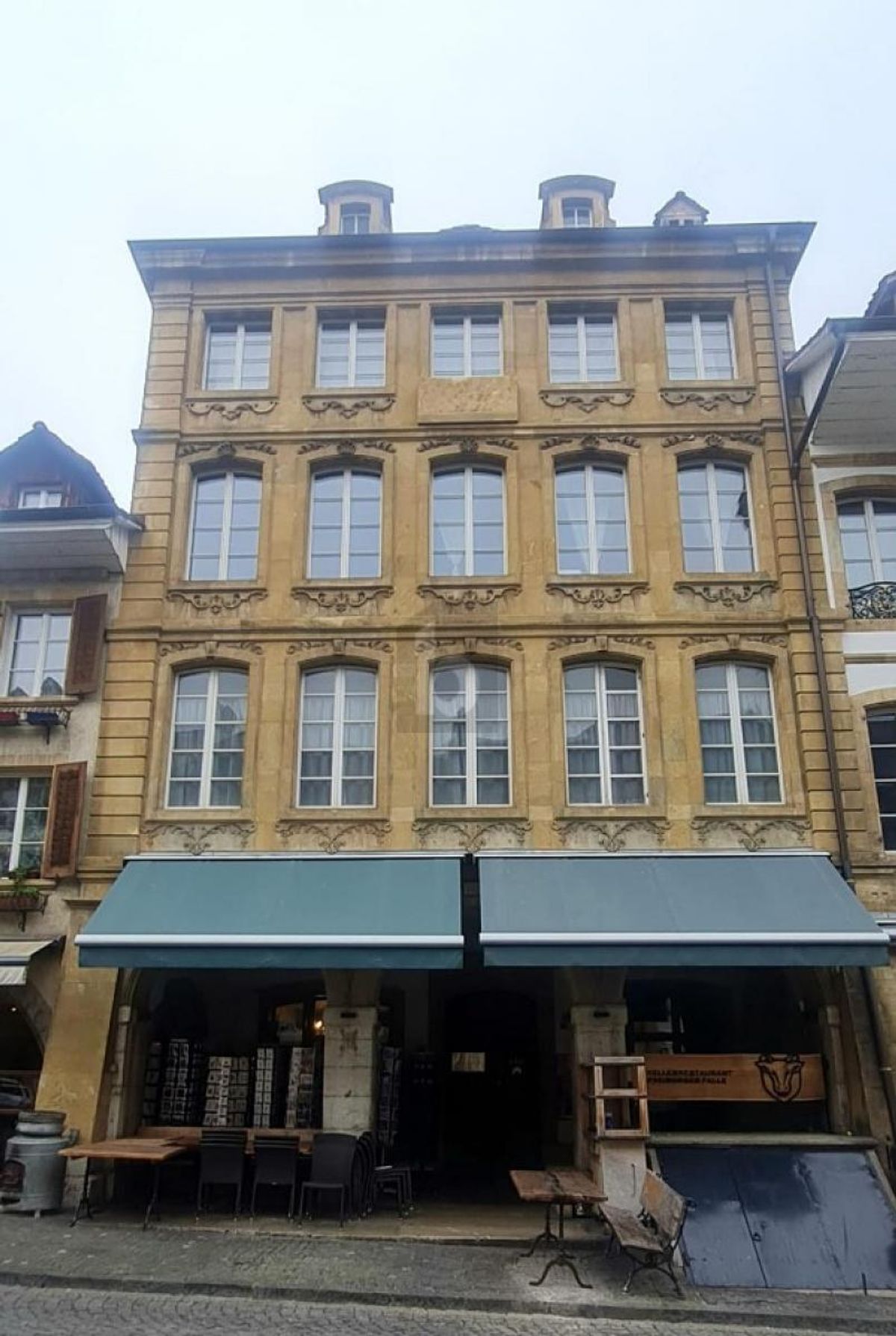 BUREAU AU CUR DE LA VIEILLE VILLE DE MORAT - 0