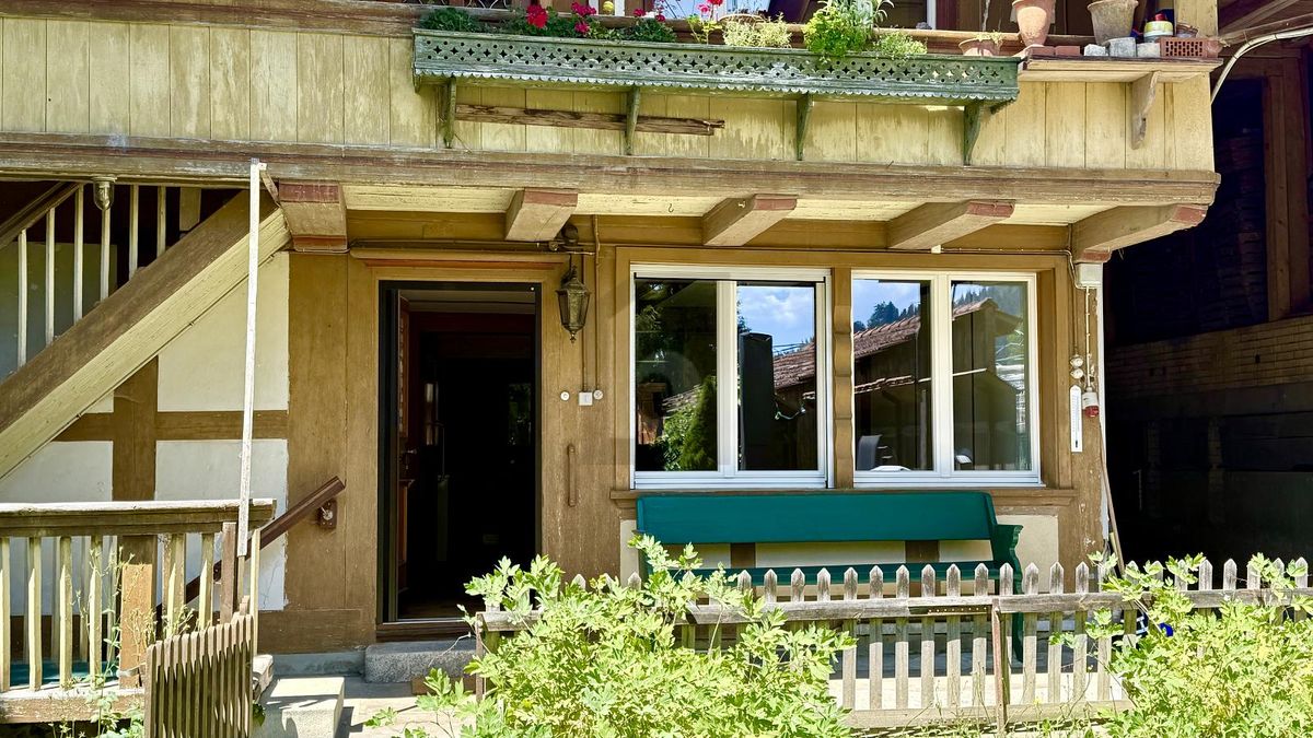 HEIMELIG IM GRÜNEN MIT GROSSEM GARTENSITZPLATZ - 1