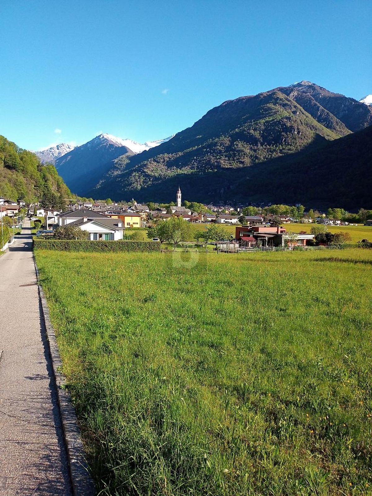 BAULAND AM ENDE DES DORFES, MIT SCHÖNER AUSSICHT - 0