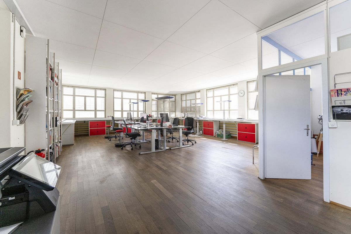 HELLE BÜRORÄUMLICHKEITEN IN KREATIVEM UMFELD - 1