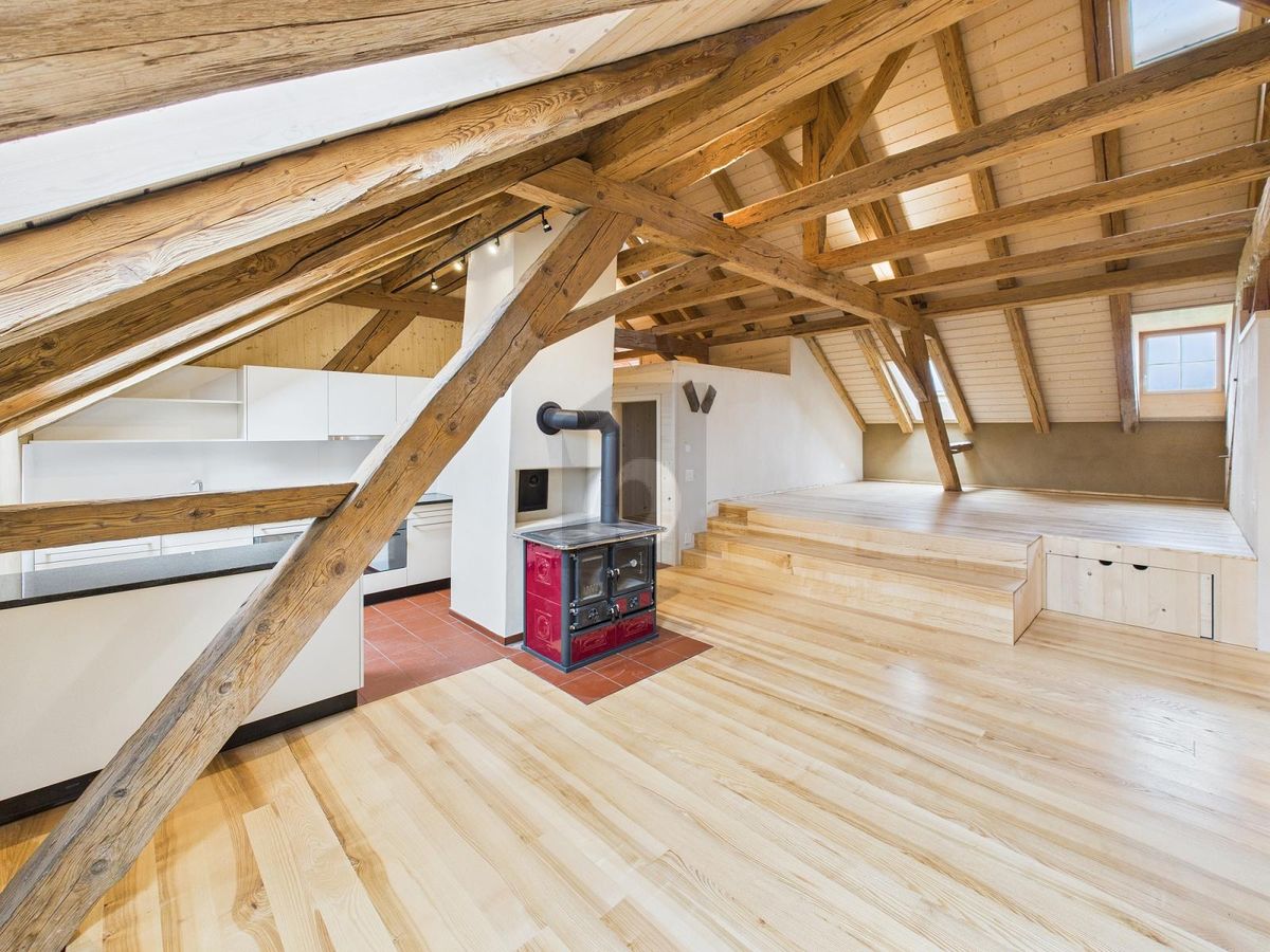 CHARMANT, MIT VIEL HOLZ -AUF DEM BAUERNHOF - 1