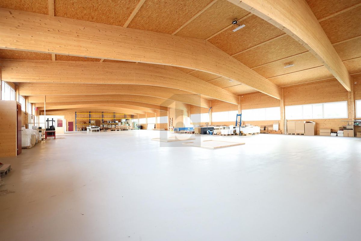 PRODUKTIONSFLÄCHE MIT 6 METER INNENHÖHE - 1