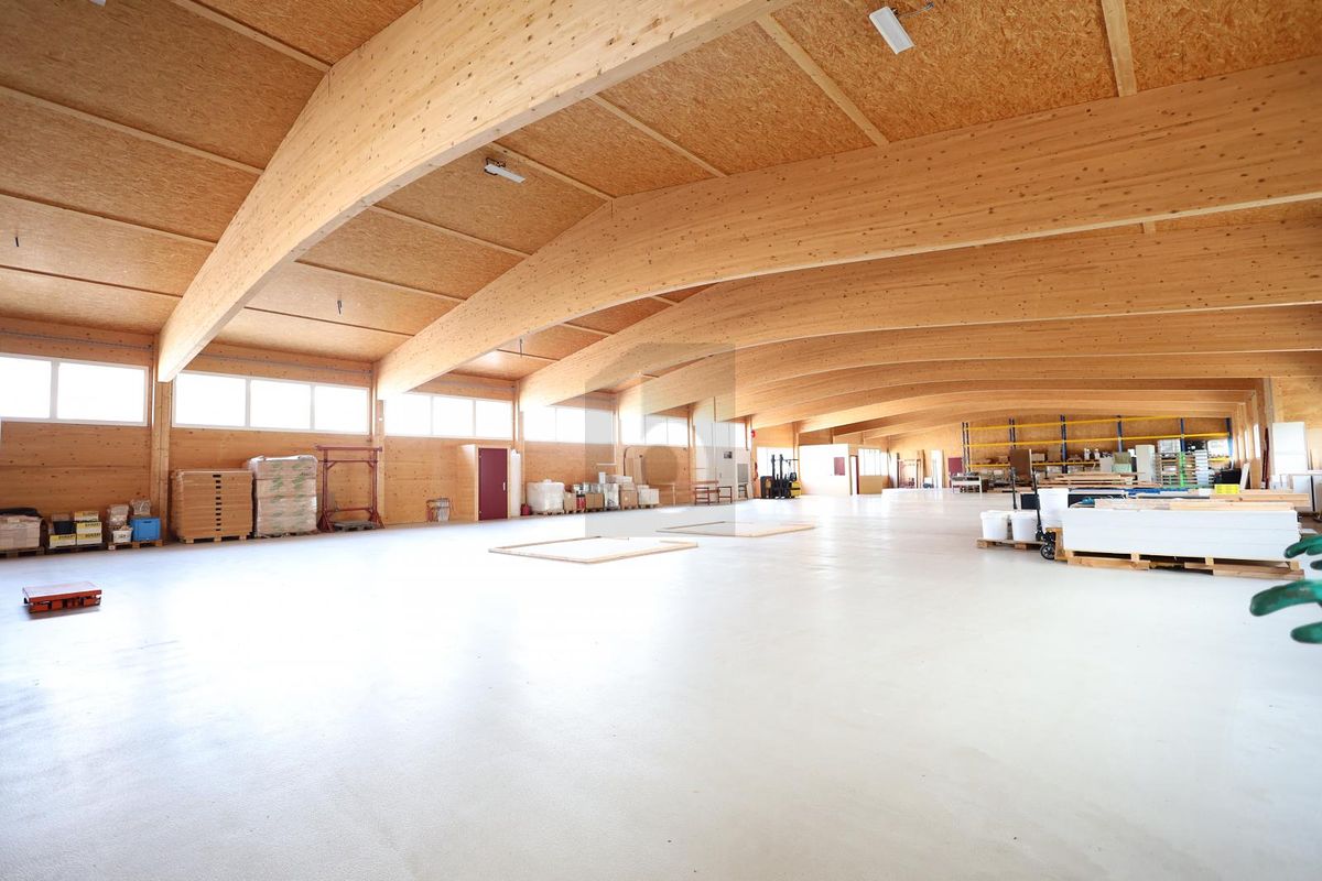 PRODUKTIONSFLÄCHE MIT 6 METER INNENHÖHE - 2
