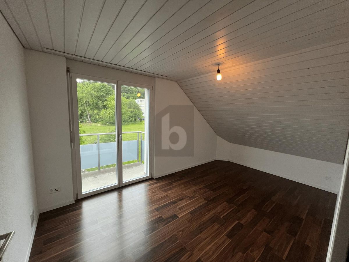 LICHTDURCHFLUTET UND MODERN AN PRIVATER LAGE - 4