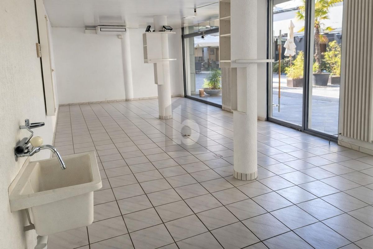 VISIBLE, PRATIQUE ET CENTRAL - 1
