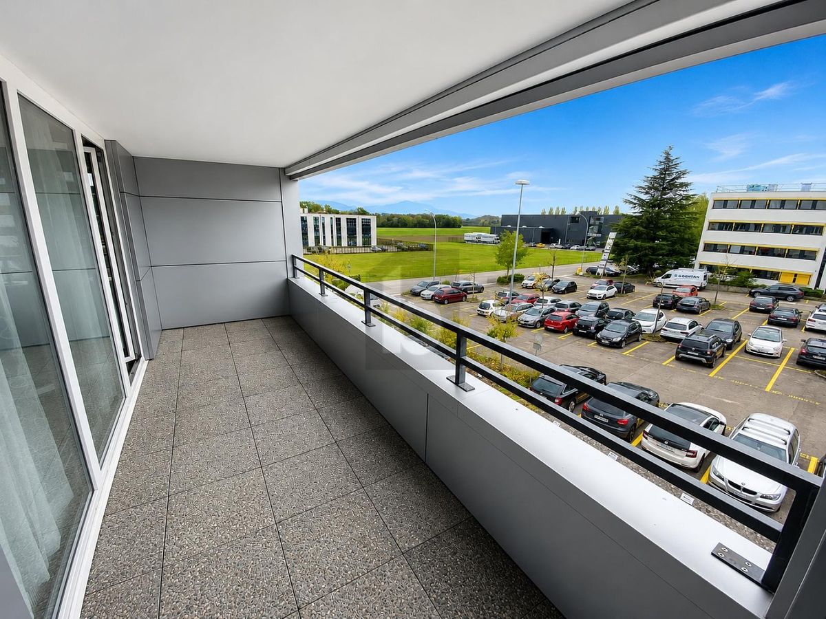 ÉTAGE BUREAUX À 4,39 % BRUT ET 35 PLACES DE PARC - 4