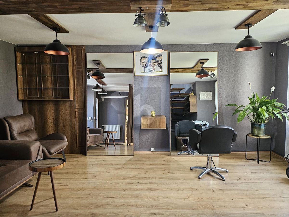 EXKLUSIVES LOKAL AN IDEALER LAGE - 1