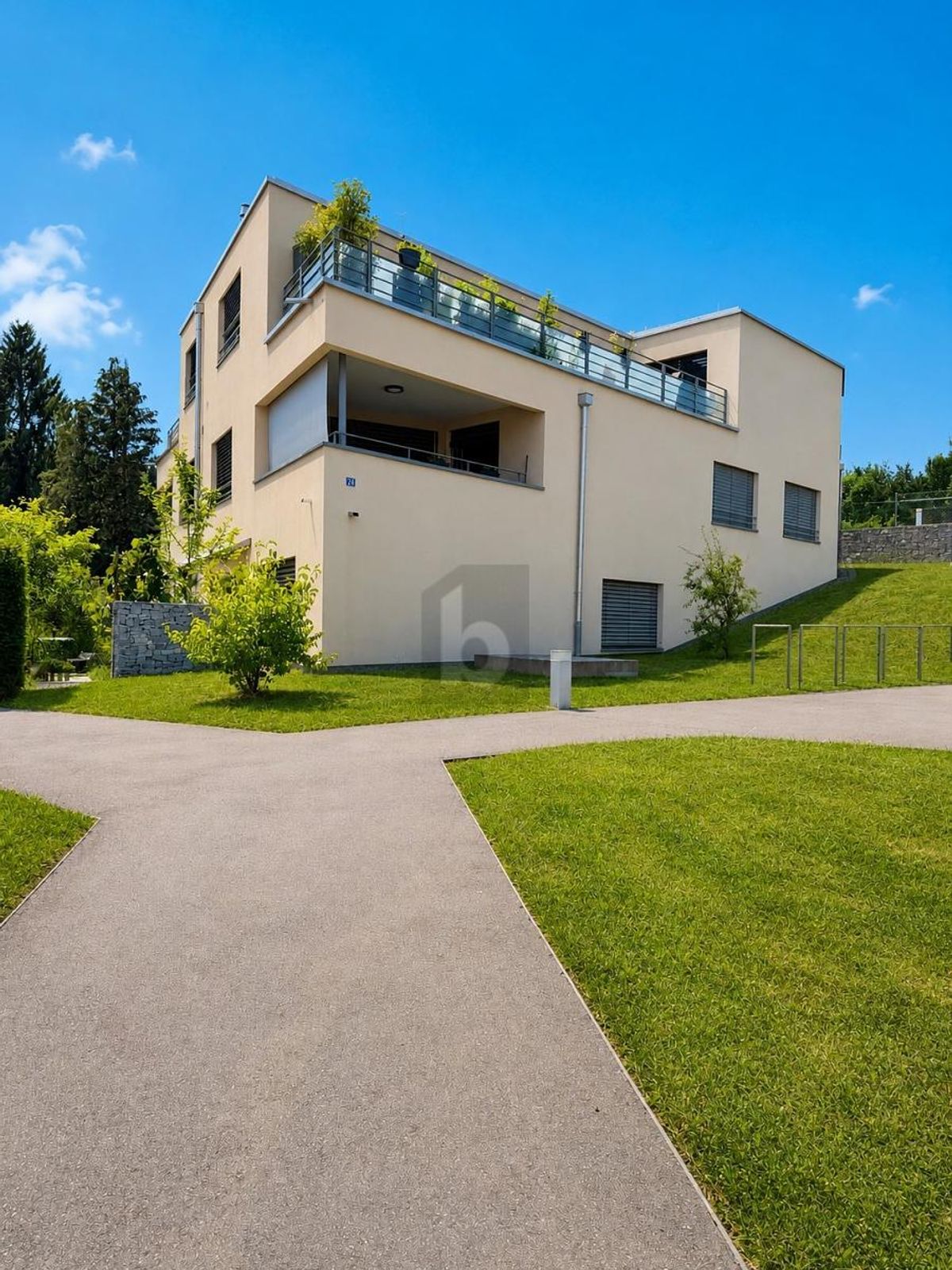 EXKLUSIV MIT ZWEI TERRASSEN - 0