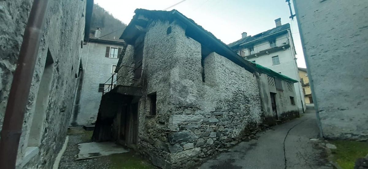 RUSTICO DA RISTRUTTURARE - 0