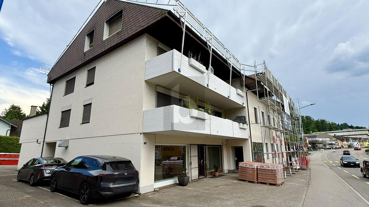 GROSSZÜGIGE, HELLE PRAXIS-FLÄCHE AN TOP LAGE - 1