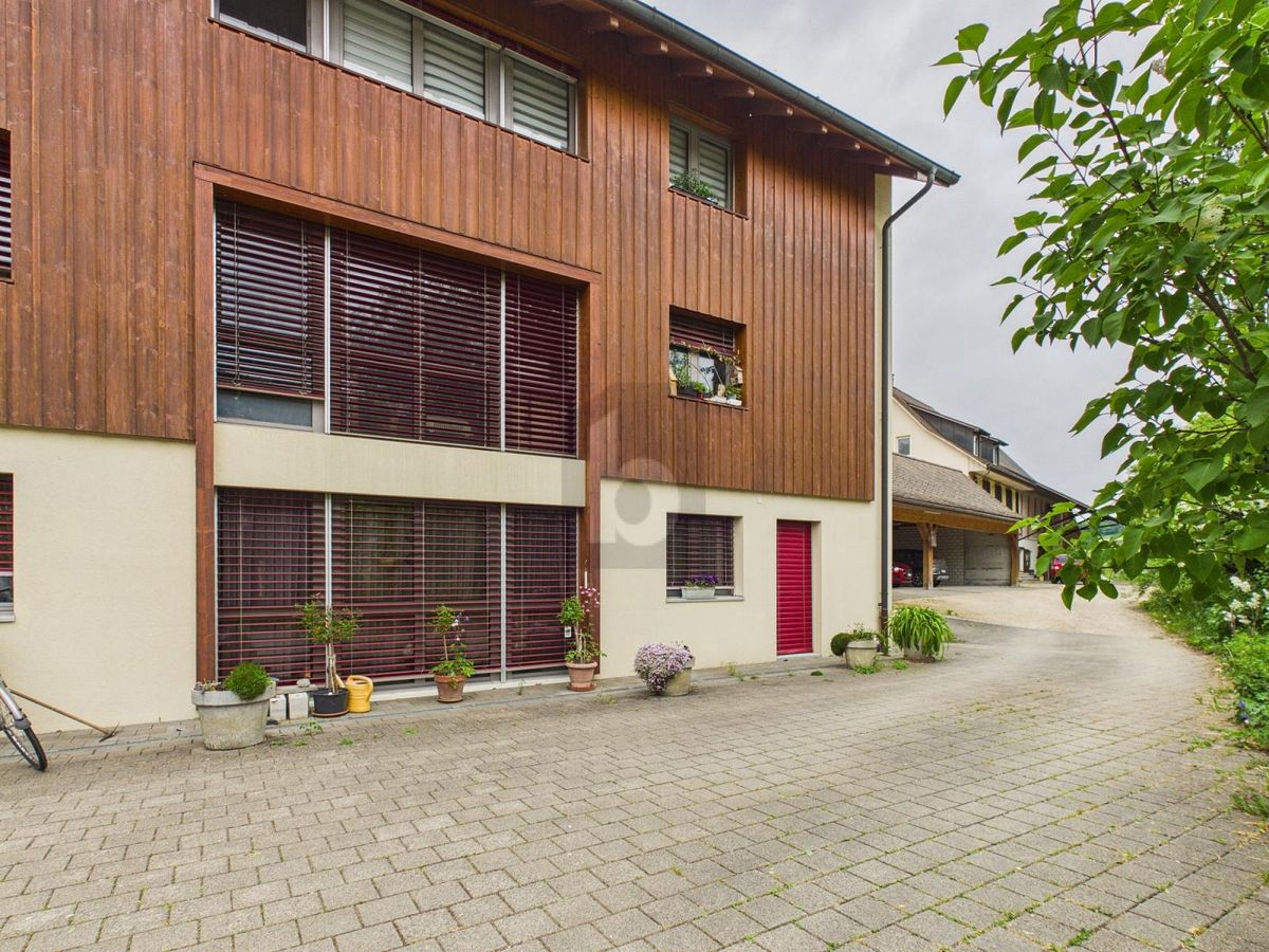 GROSSZÜGIG AUF ZWEI ETAGEN - 0