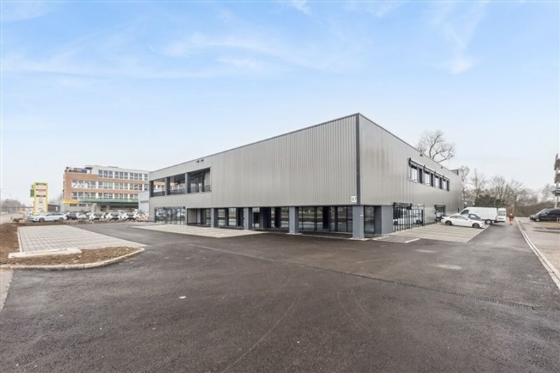 Ideal angebunden & flexibler Ausbau möglich - 10