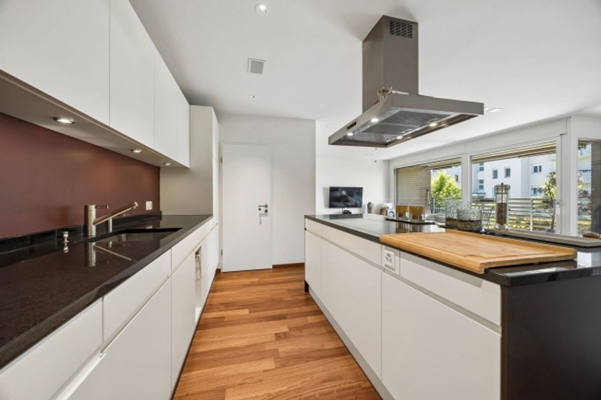 Hochwertige 3.5-Zimmer-Wohnung mit Balkon in Rümlang kaufen - 1
