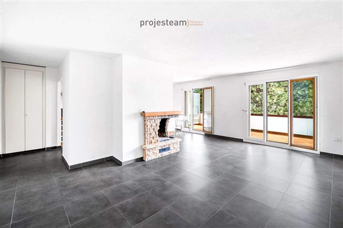 Appartement mit Kamin, renoviert mit großem Südbalkon, in einer grünen und familiären Umgebung - 0