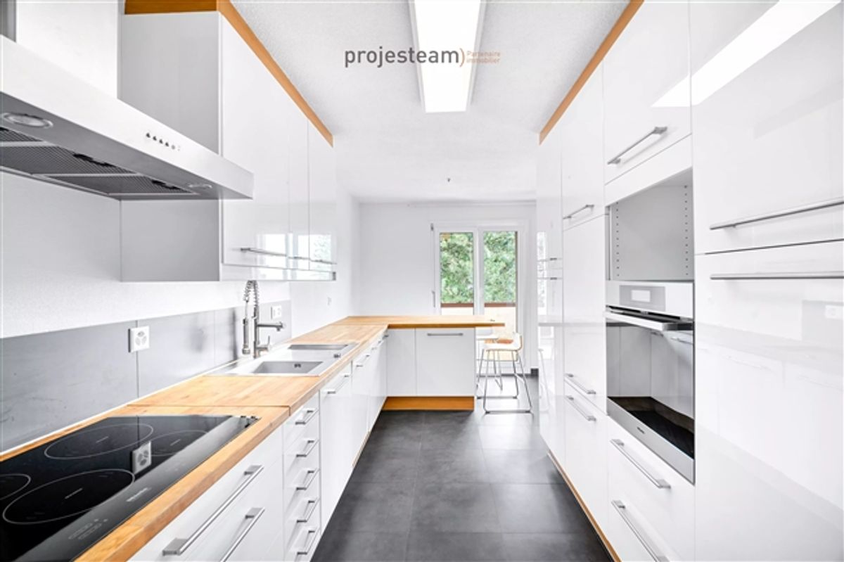 Appartement mit Kamin, renoviert mit großem Südbalkon, in einer grünen und familiären Umgebung - 1