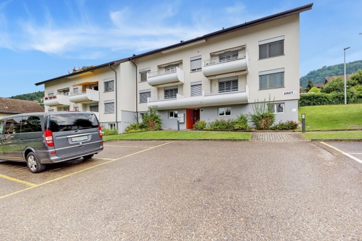Platz für die ganze Familie – frisch sanierte 5.5 Zimmer-Dachwohnung - 0