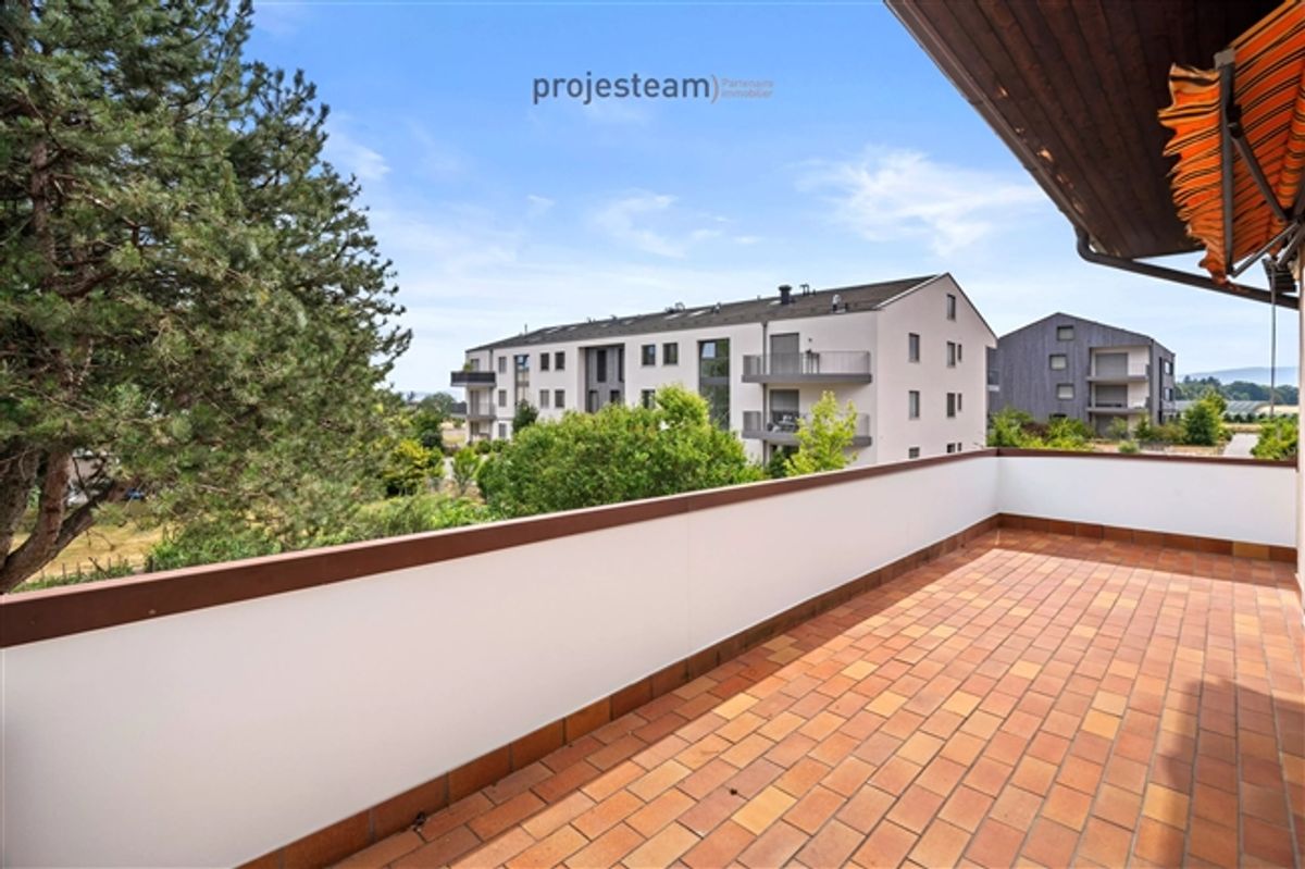 Appartement mit Kamin, renoviert mit großem Südbalkon, in einer grünen und familiären Umgebung - 9
