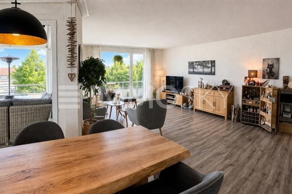Grosszügige Wohnung mit Aussicht - 1
