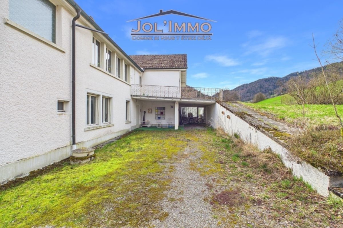 Propriété de caractère avec 3 appartements et terrain à bâtir à Perrefitte - 3