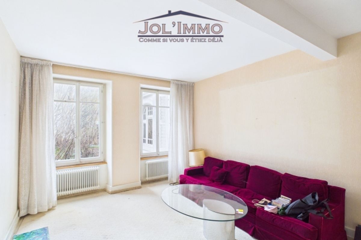 Propriété de caractère avec 3 appartements et terrain à bâtir à Perrefitte - 9