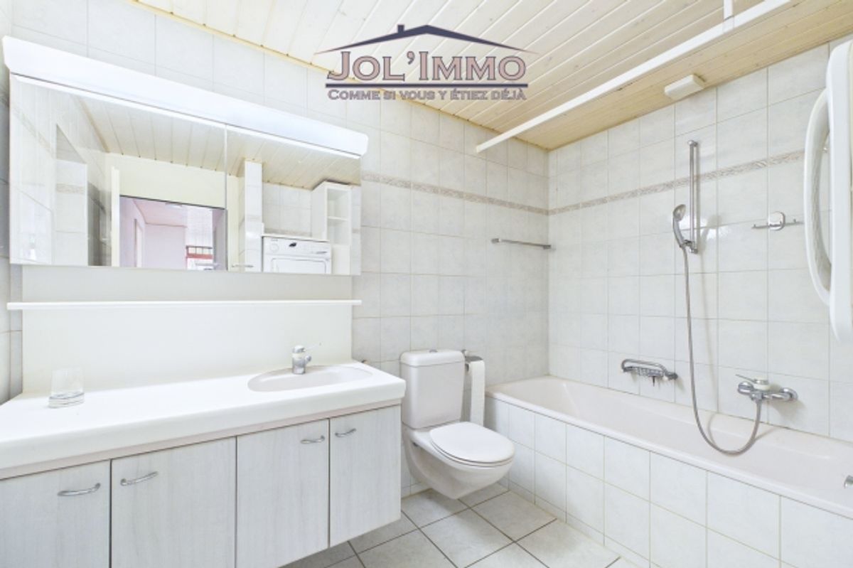 Propriété de caractère avec 3 appartements et terrain à bâtir à Perrefitte - 12