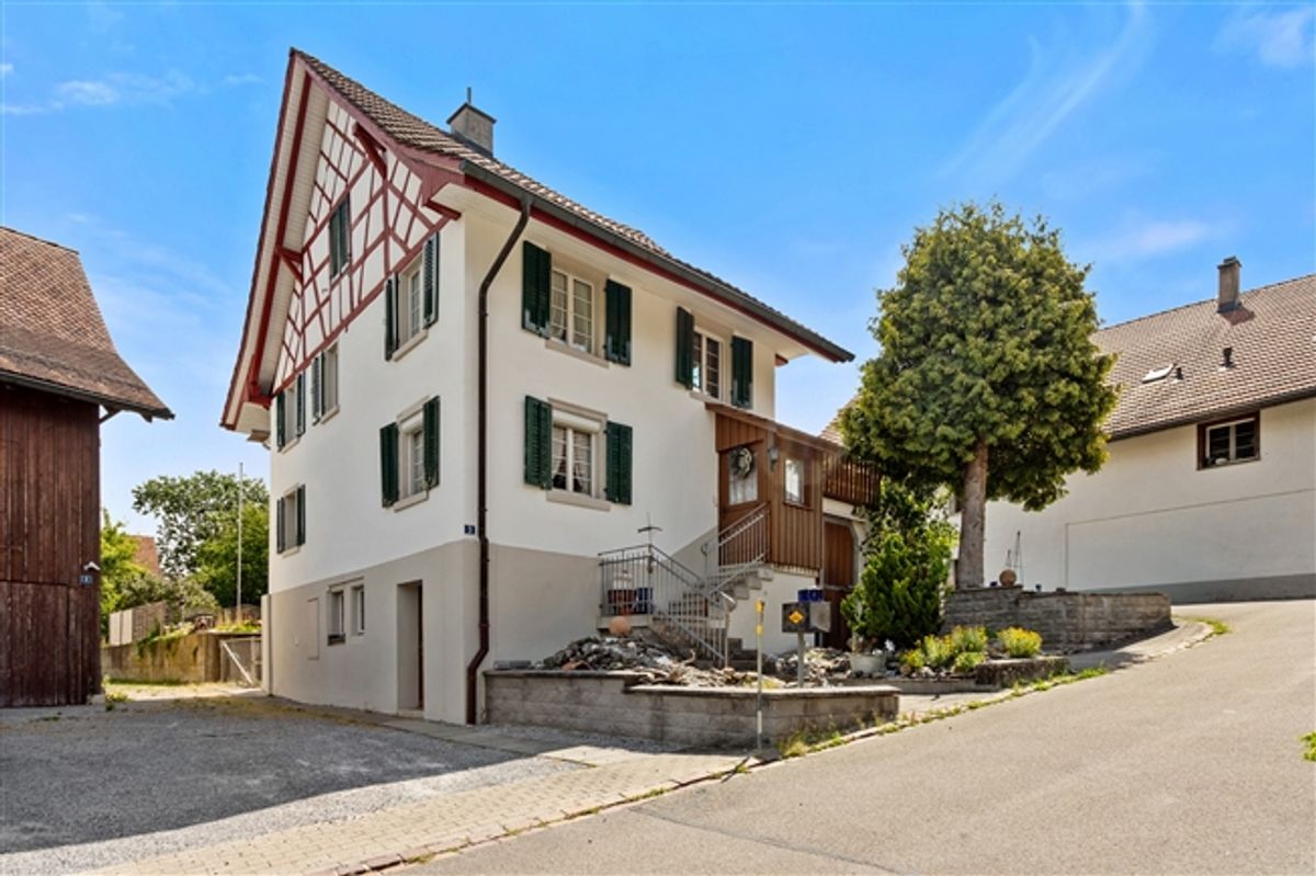 Charaktervolles Riegelhaus mit Scheune und grossem Garten - 0