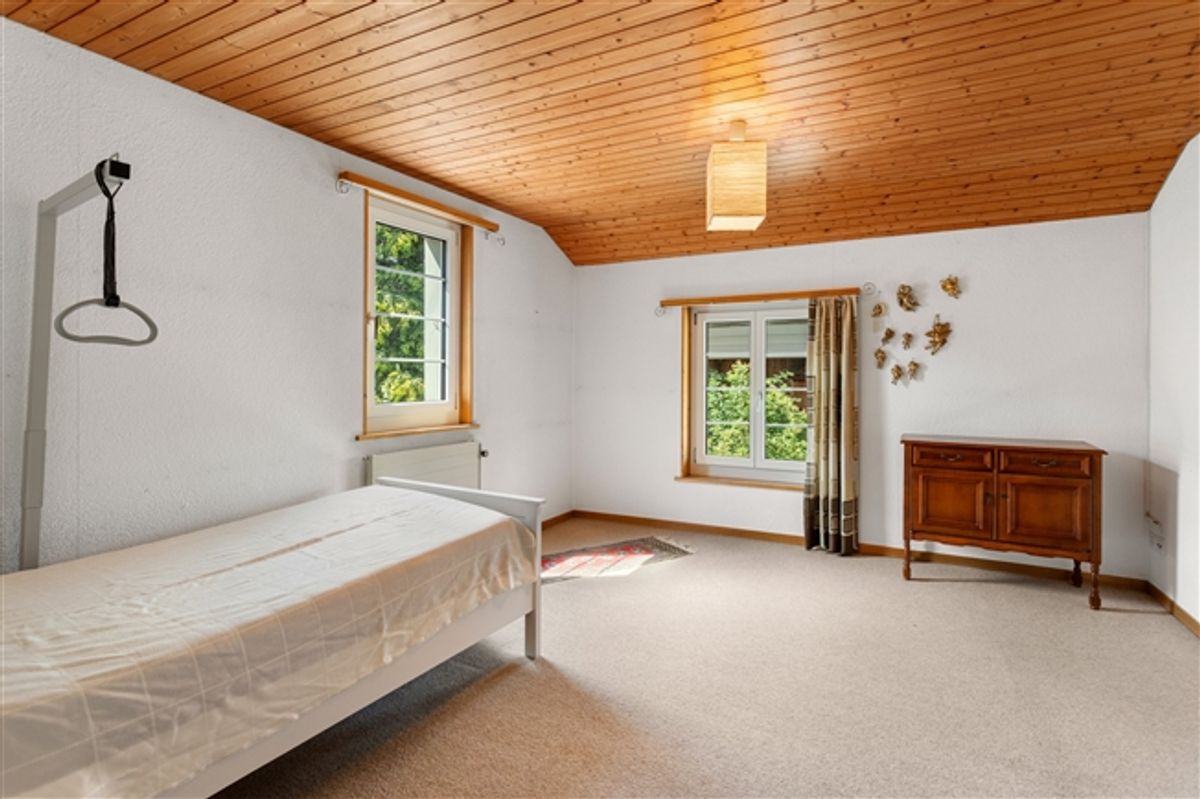 Charaktervolles Riegelhaus mit Scheune und grossem Garten - 5