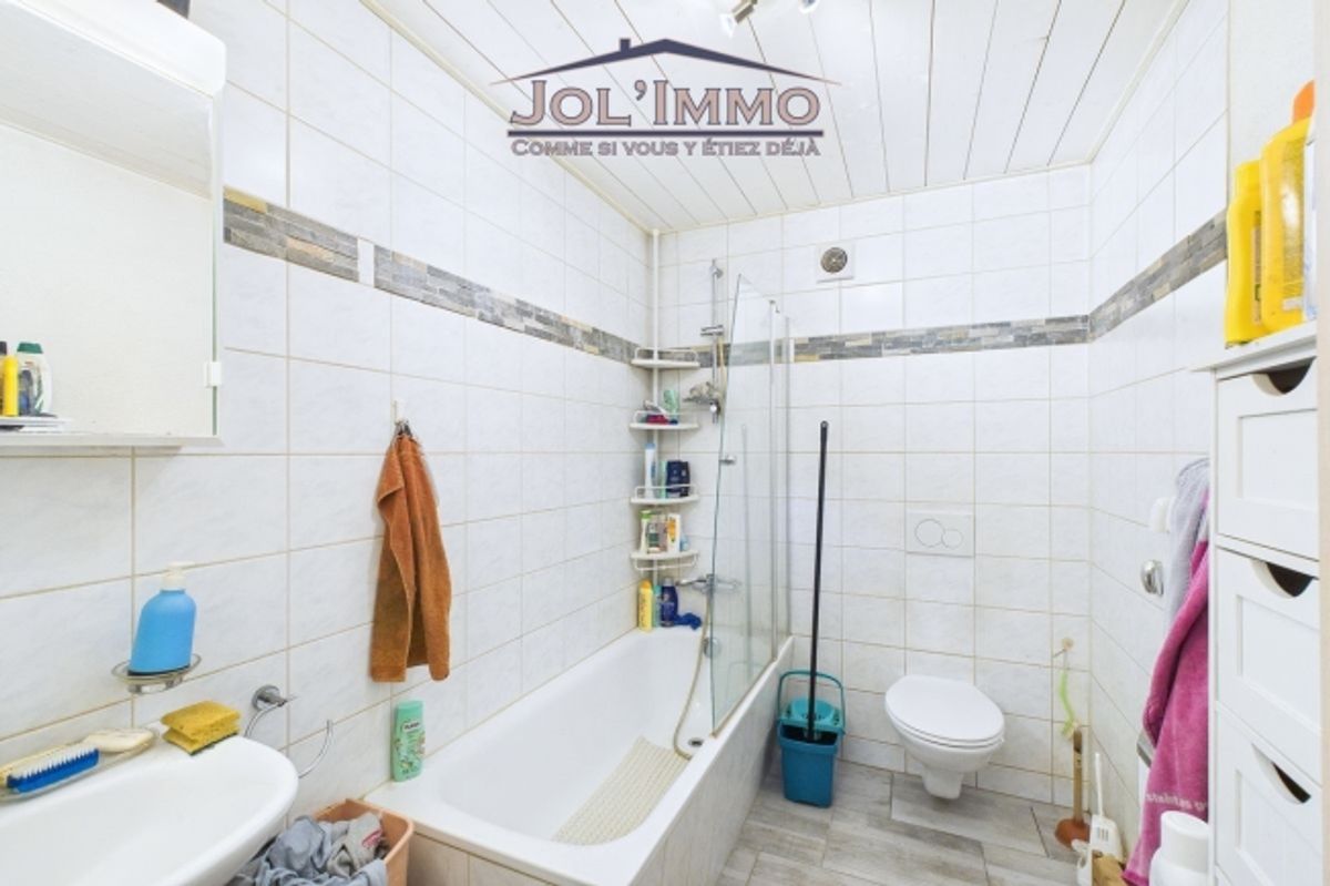 Petit immeuble rénové - 3 appartements à Vendlincourt - 9