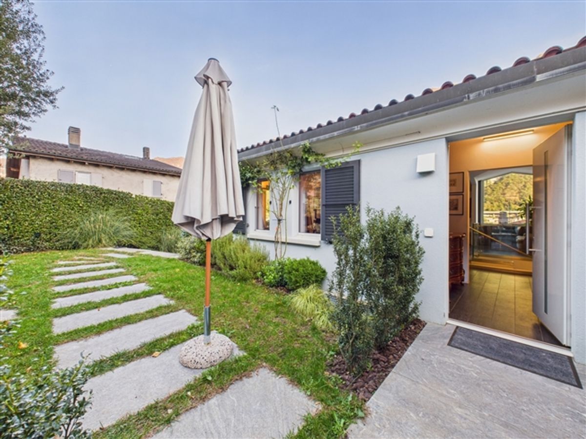 Luminosa villa unifamiliare con 5.5 locali a Riva San Vitale, TI - 0