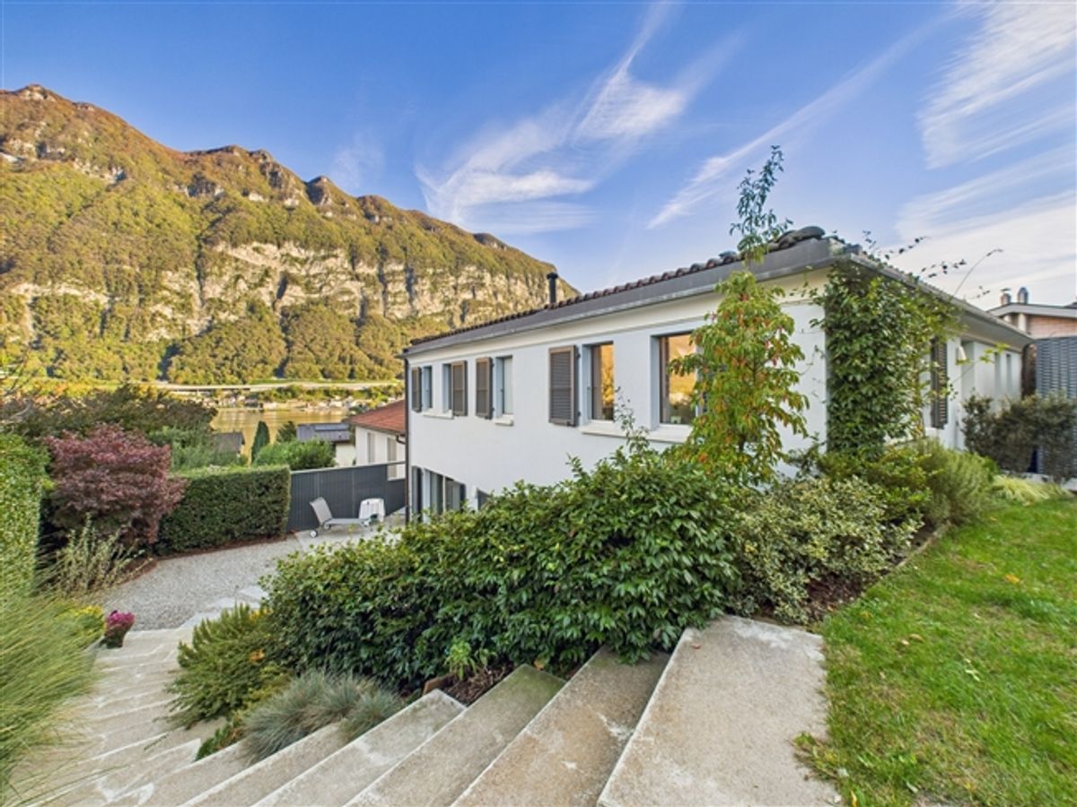 Luminosa villa unifamiliare con 5.5 locali a Riva San Vitale, TI - 1