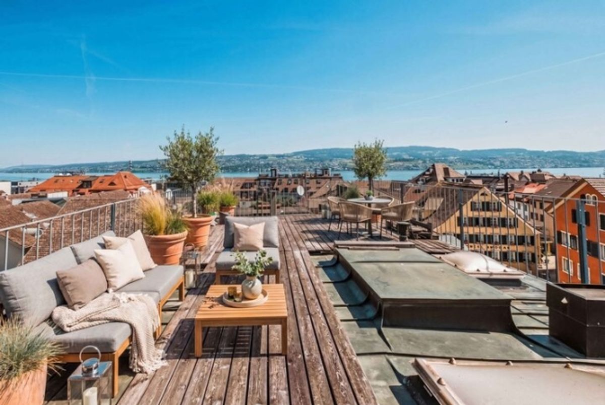 TROUVAILLE UNTER DEM DACH - 1.5 ZIMMER DACHWOHNUNG IN HORGEN - 0
