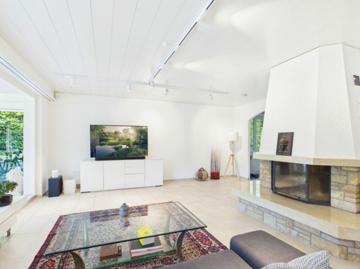 Freistehendes Einfamilienhaus mit Wintergarten, Cheminée und Sauna an ruhiger Lage - 2