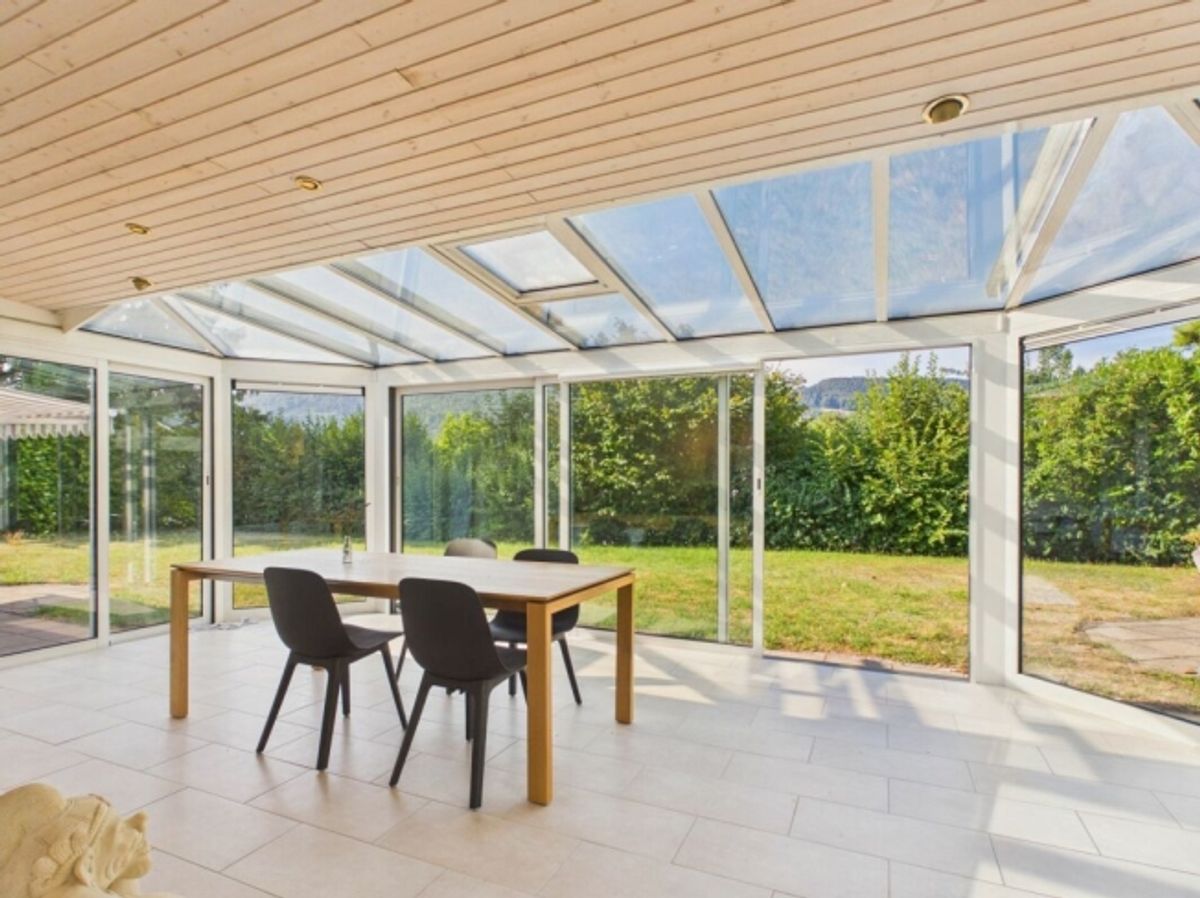 Freistehendes Einfamilienhaus mit Wintergarten, Cheminée und Sauna an ruhiger Lage - 3