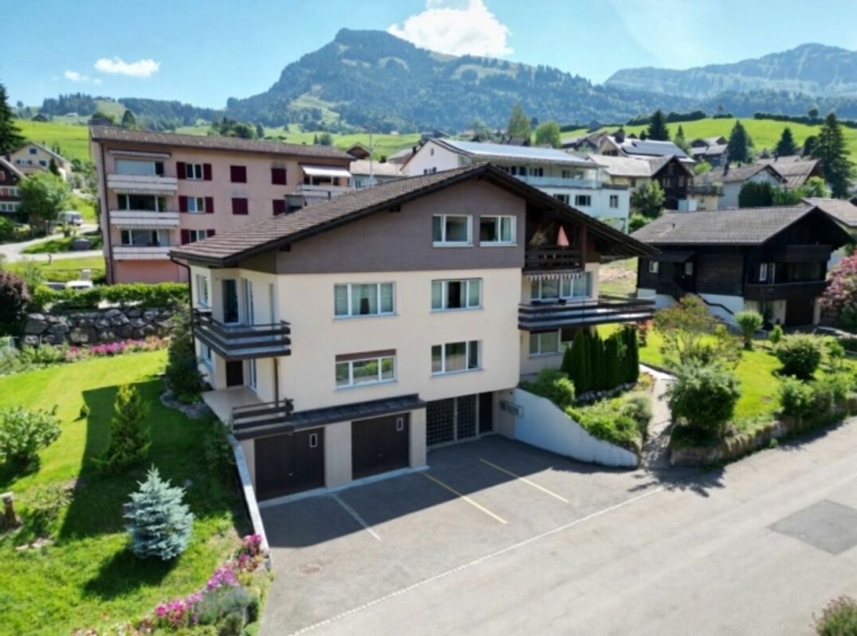 5.5-Zimmer-Parterrewohnung mit Wintergarten und Landanteil - 0