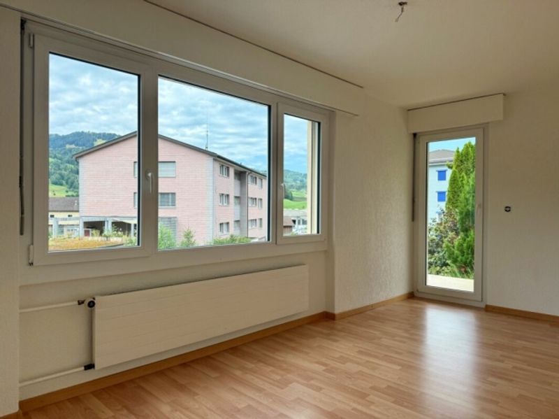5.5-Zimmer-Parterrewohnung mit Wintergarten und Landanteil - 4