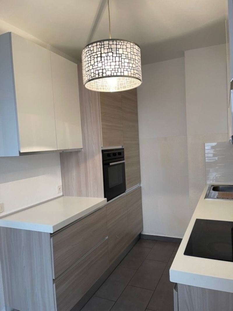 Helle renovierte 3.5-Zimmer-Wohnung mit Balkon und Stellplatz in ruhiger Lage in LuganoVendiamo Appartamento rinnovato 3.5 a Lugano in ottima posizione - 4