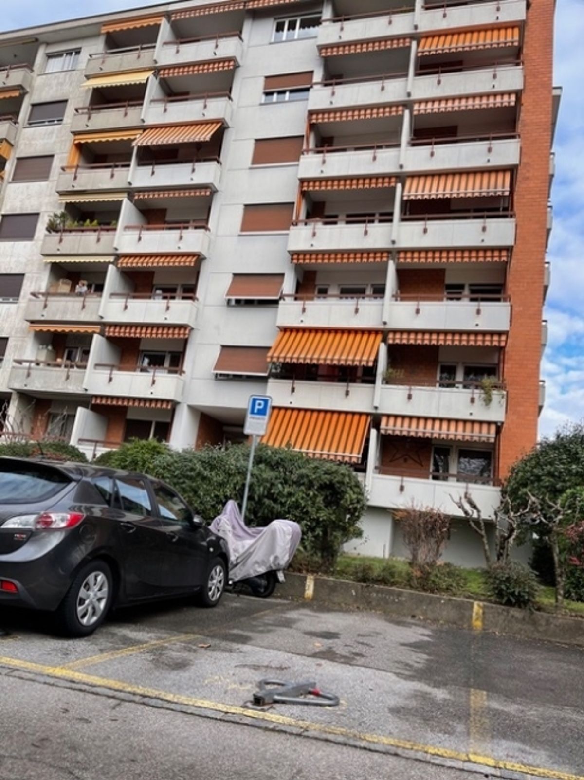 Helle renovierte 3.5-Zimmer-Wohnung mit Balkon und Stellplatz in ruhiger Lage in LuganoVendiamo Appartamento rinnovato 3.5 a Lugano in ottima posizione - 8