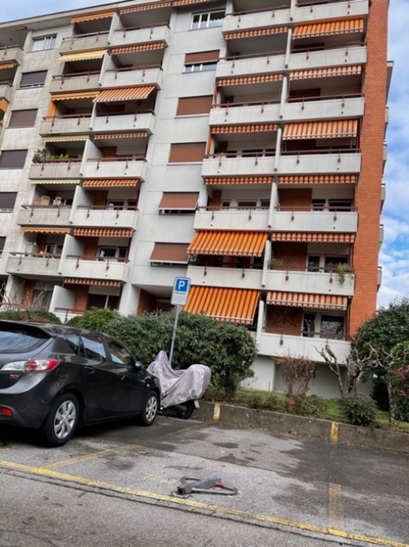 Helle renovierte 3.5-Zimmer-Wohnung mit Balkon und Stellplatz in ruhiger Lage in LuganoVendiamo Appartamento rinnovato 3.5 a Lugano in ottima posizione - 9