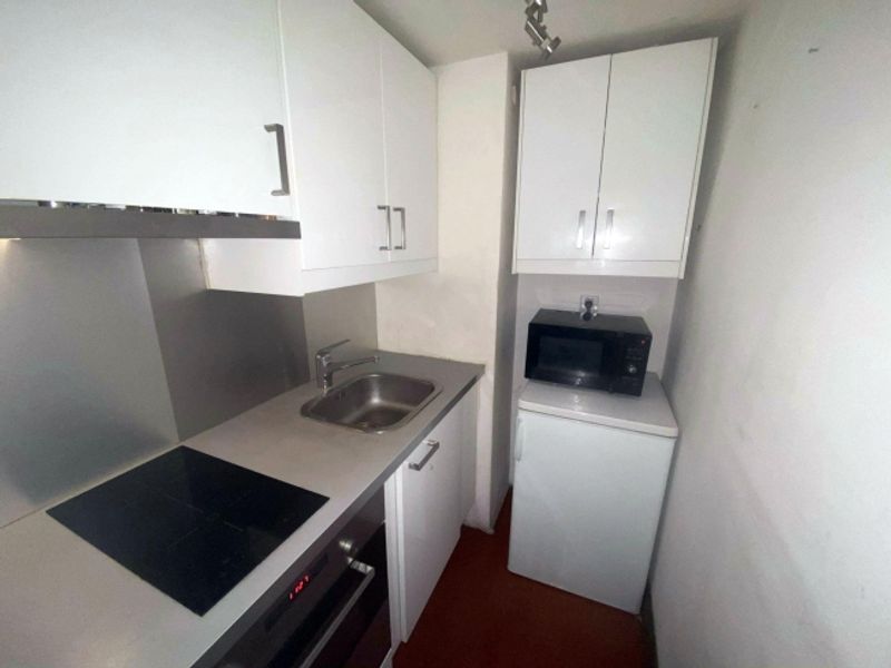 1,5-Zimmer-Wohnraum im 2. OG - 3