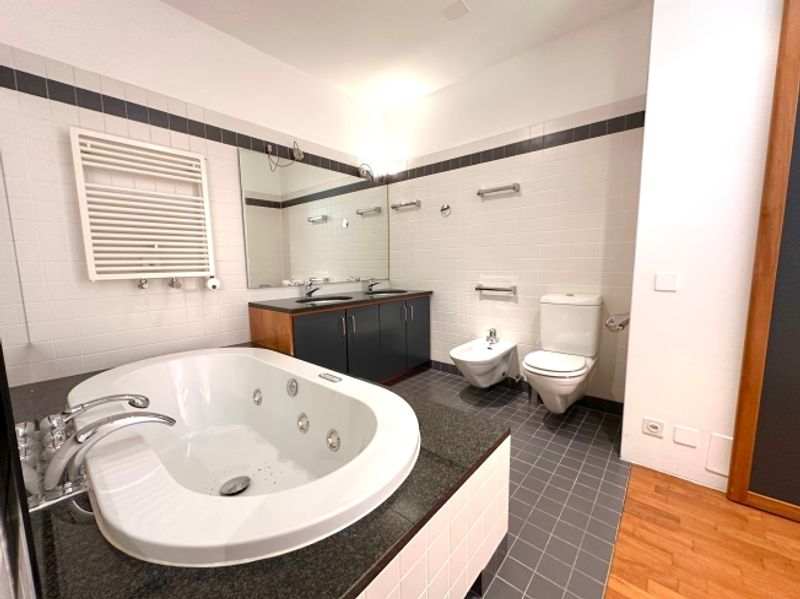 Elegante Residenza Familiare 4.5 Zimmer con Moderni Comfort - 8