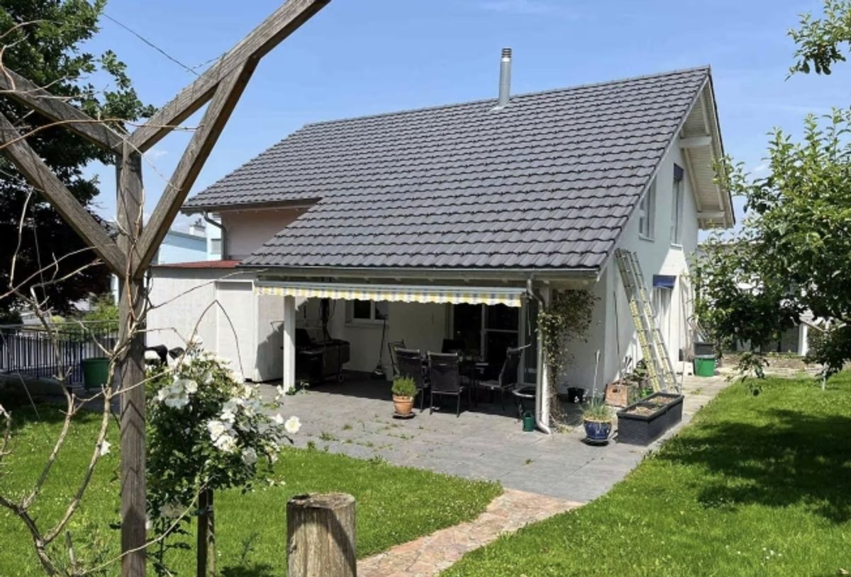 Traumhafter Garten, grosszügige Raumaufteilung und barrierefreier Wohnkomfort - 0