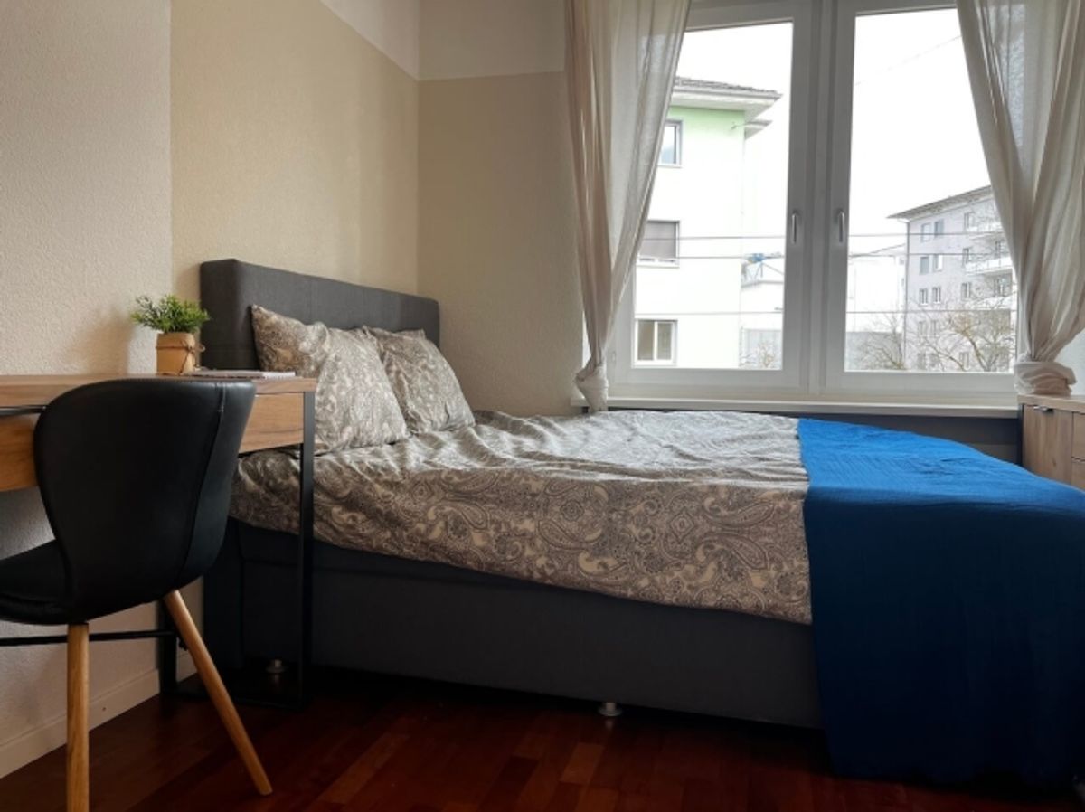 Furnished room in modernised apartment in a top location - 0