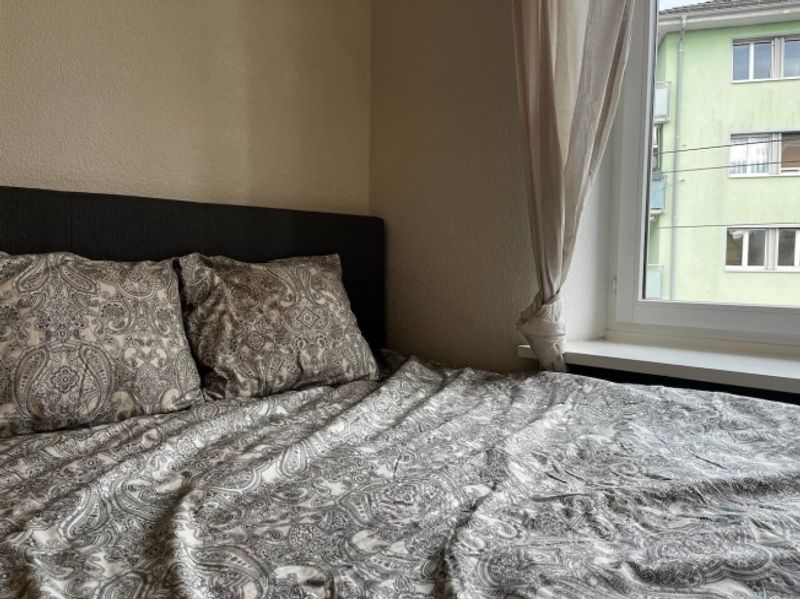 Furnished room in modernised apartment in a top location - 3