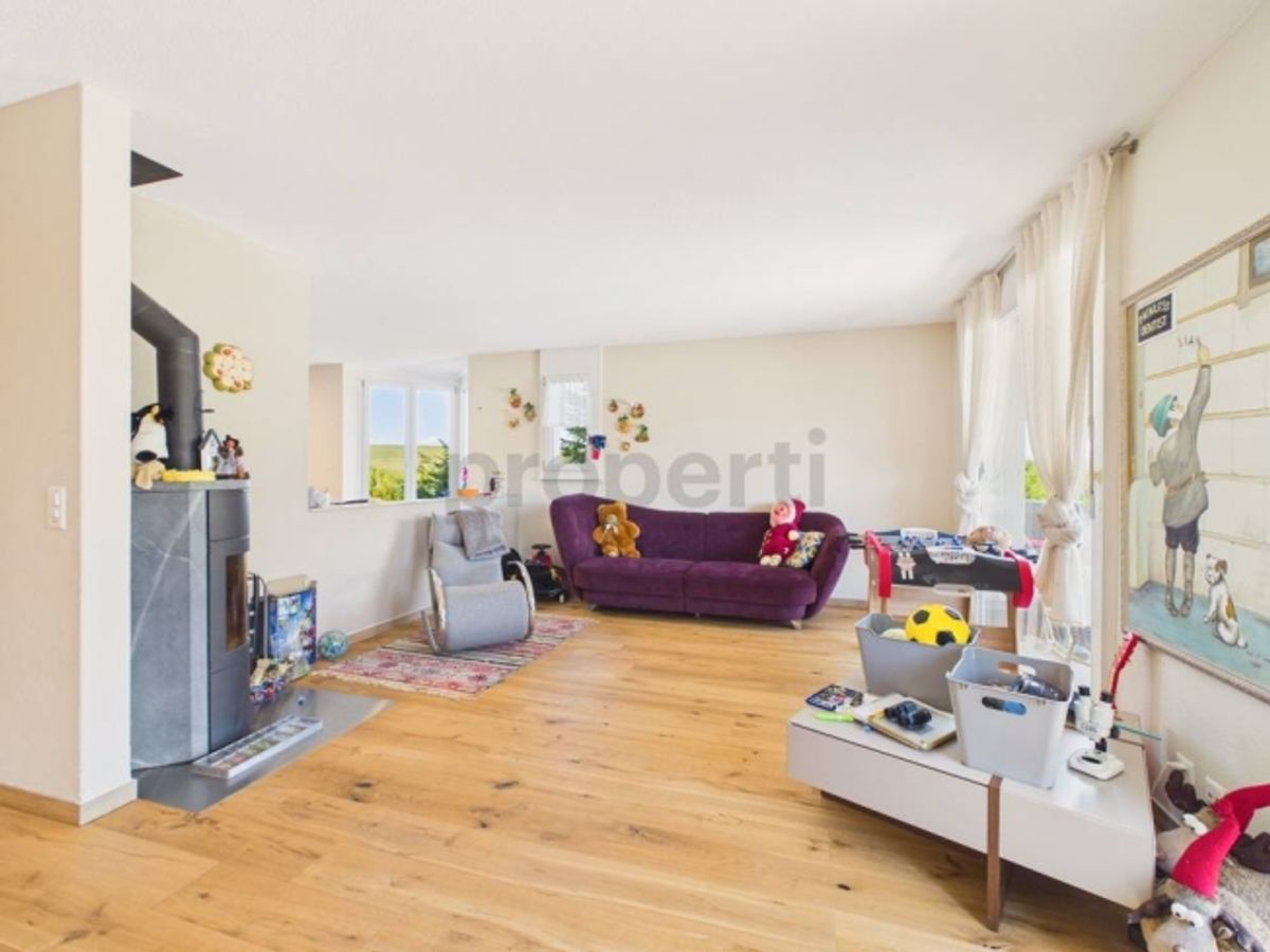 Grosszuegiges 6-Zimmer-Einfamilienhaus mit Pool, Wünnewil - 1